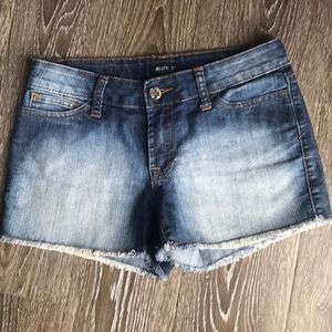 Size 4 Allen B. frayed jean shorts